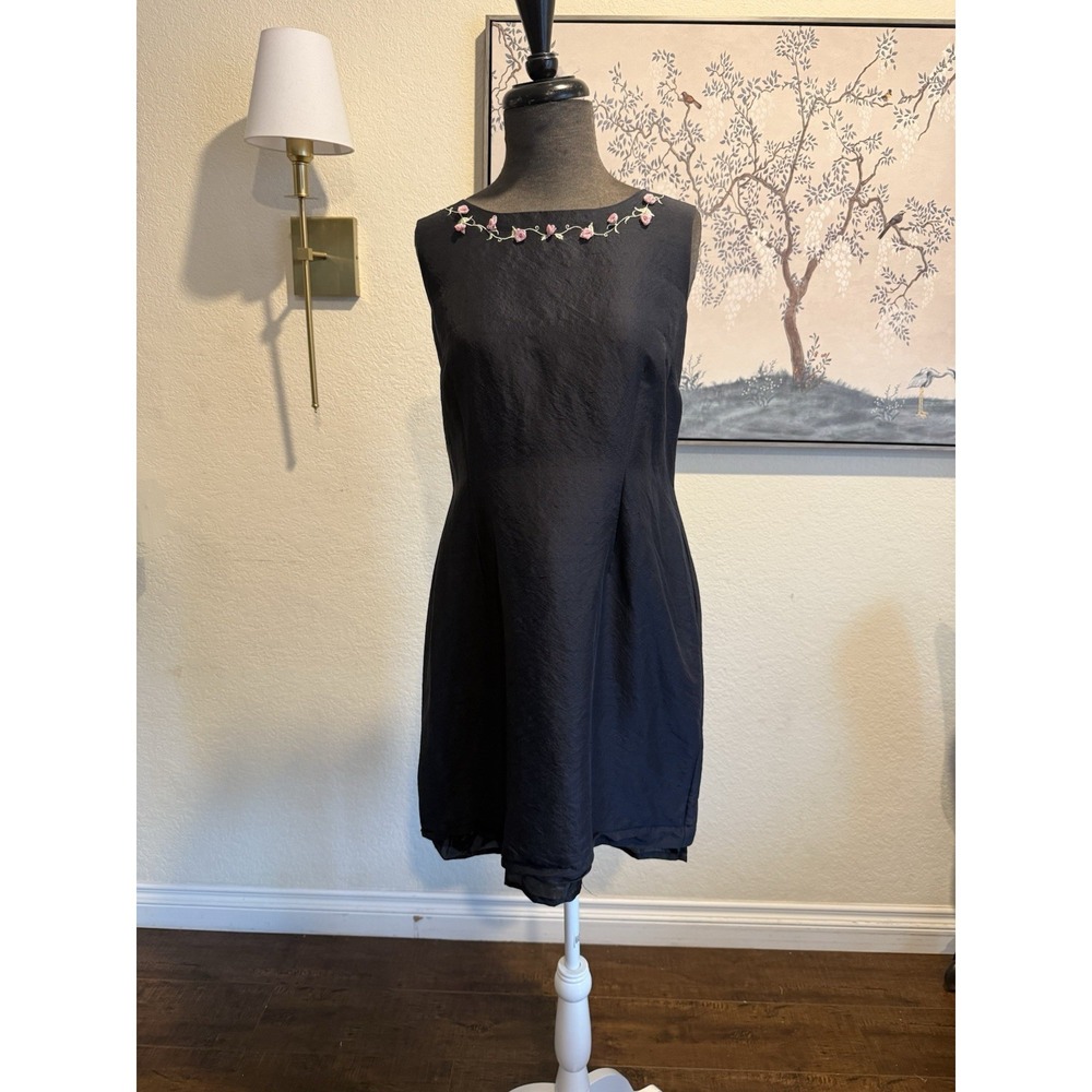 Silk  Vintage Molly Malloy‎ Dress With Pretty Embroidered  Details